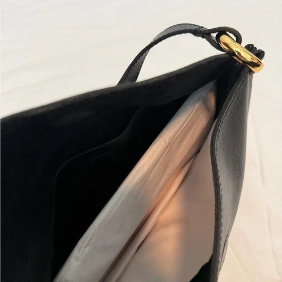 Foldover-Flap Black Leather Shoulder Bag - Picture 5 of 5